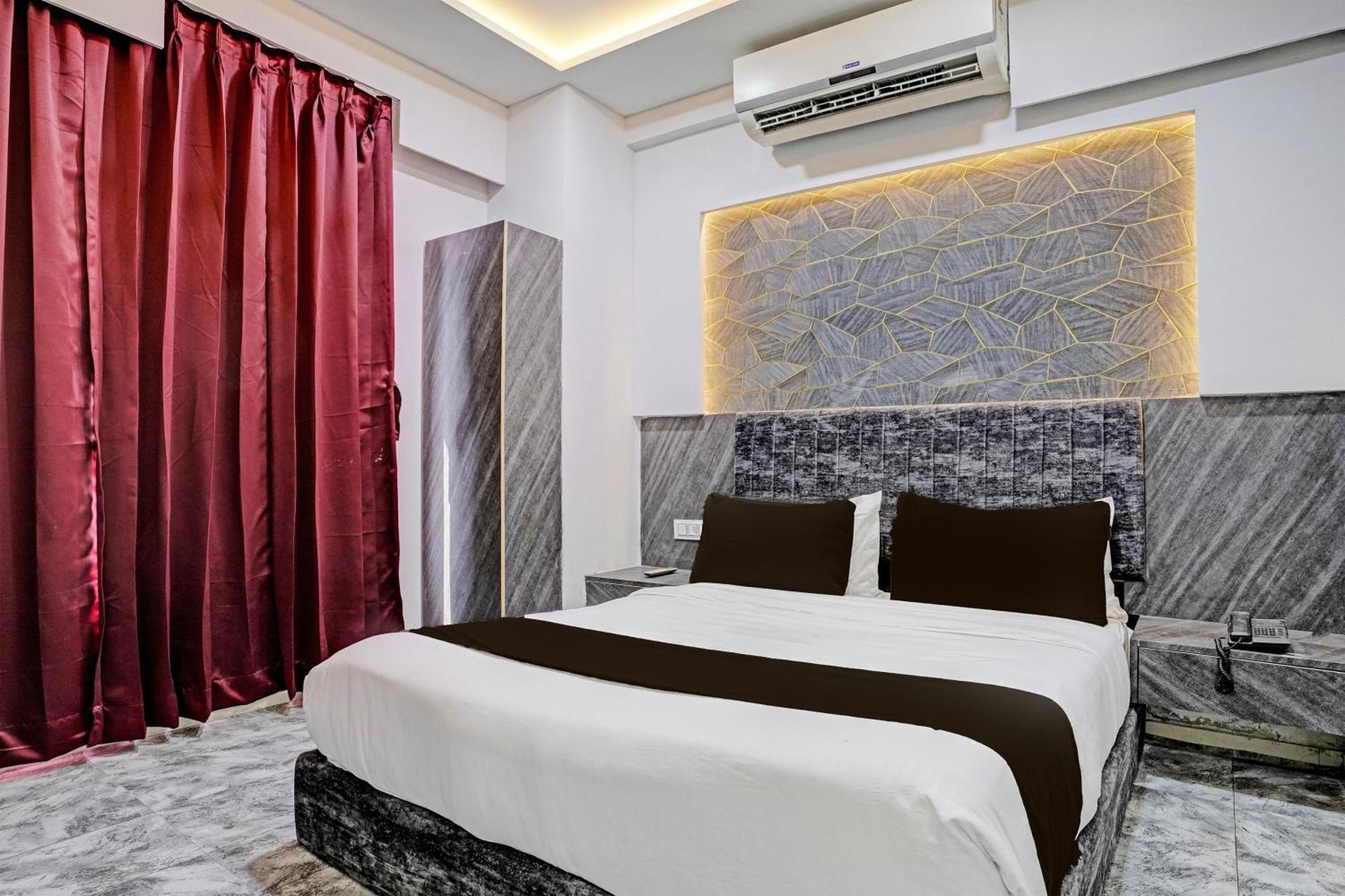 Hotel O Star Galaxy Surat Exterior foto